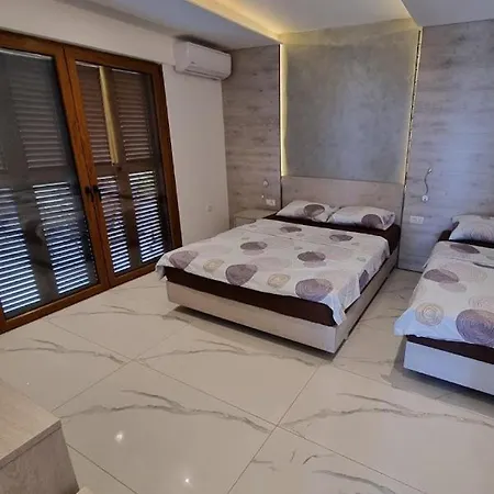 Akti 2 Holiday home *