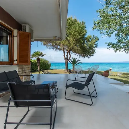 Akti 2 Holiday home *
